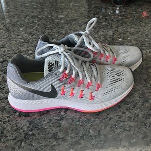 Women’s Nike Zoom Pegasus Running Shoe Size 6